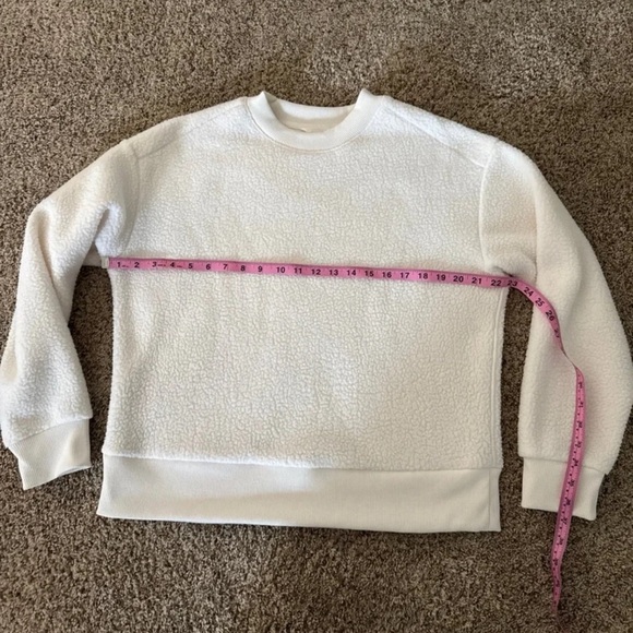Everlane The ReNew Fleece Oversized Crew
In Bone
Size Small - Picture 12 of 12